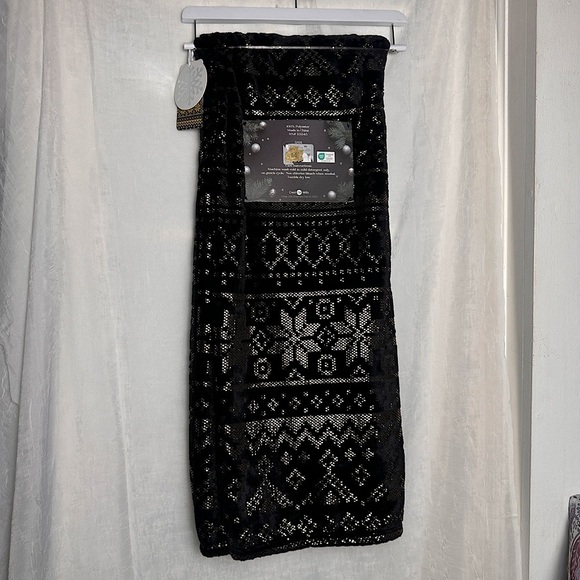3/$20 💥  Have A Holly Jolly Merry Christmas Black Gold Foil Plush Throw Blanket - Picture 17 of 17